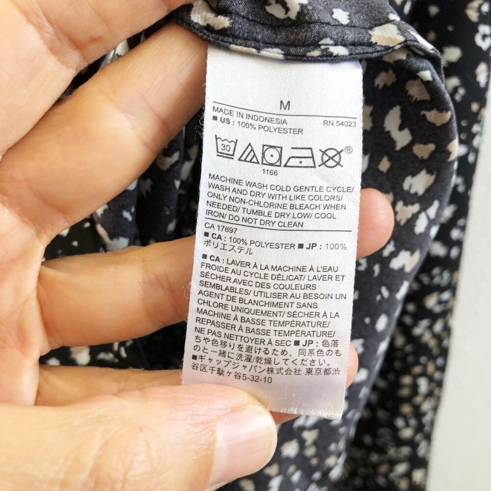 BANANA REPUBLIC Satin Pajama Set Size Medium - Picture 7 of 15